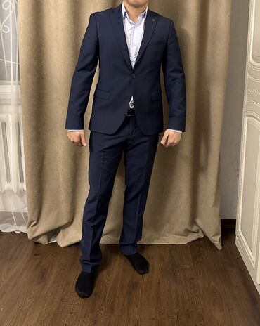 современный мужской костюм: Костюм XL (EU 42), цвет - Синий