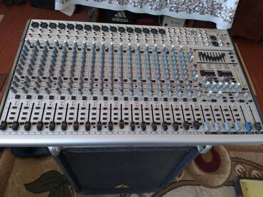 студийный микрофон samson: Behringer pult,okonecnik, 2 eded kalonka, 2 eded mikrofonlazim olan
