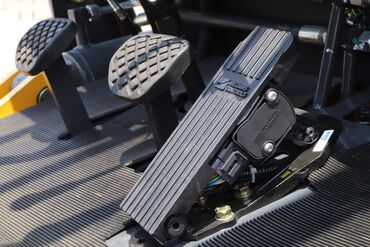 Погрузчики: Погрузчик, LiuGong, 2024 г., Колесный, Вилочный — 8