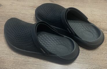 обувь для работы: Продаю CROCS б/у, состояние отличное. Размер 38. Универсальные
