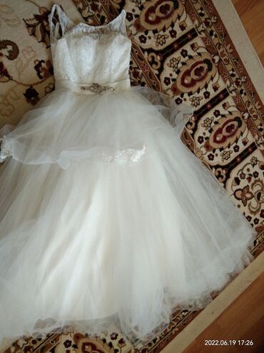 Личные вещи: Свадебное платье одевалось 1 раз.срочно продам