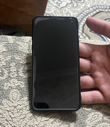 aplle 11: Samsung Galaxy S10e, 128 ГБ, цвет - Черный, Отпечаток пальца