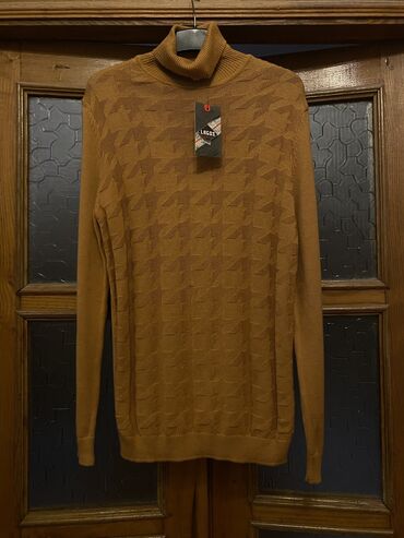 Köynək və bluzalar: Qadın geyimləri – 2 fərqli model 1) Ağ bluz: - Yumşaq, axıcı parça - — 33