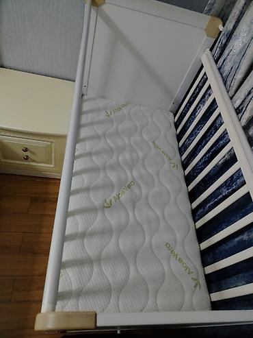 Детская мебель: Для девочки и мальчика, Б/у, Четырехугольная, Колыбель, Без бортиков, С матрасом, Без механизма качания — 2