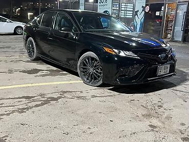 американский авто: Toyota Camry: 2022 г., 2.5 л, Автомат, Гибрид, Седан — 2