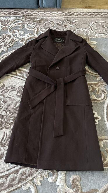 женские мокасины: Женское пальто зима, размер 42-44, теплая и в отличном состоянии. Торг