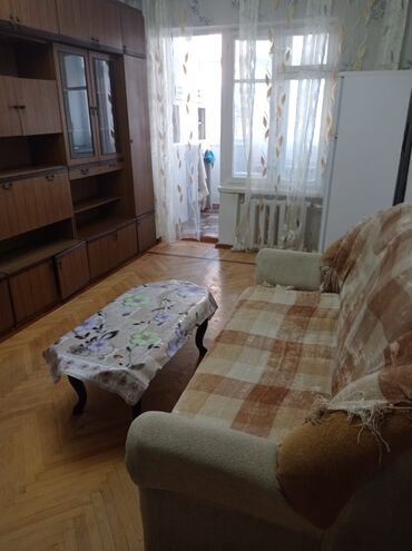 3 комнатная квартира: 3 комнаты, 70 м²