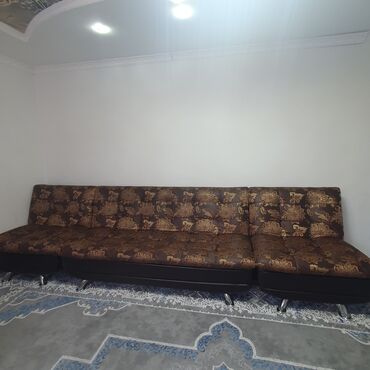 б у мебель продажа: Түз диван, түсү - Күрөң, Колдонулган