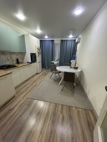 сдается 2 комнатная квартира на месяц: 2 бөлмө, Менчик ээси, Чогуу жашоосу жок, Толугу менен эмереги бар