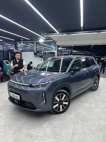 GAC: Электромобиль AION i6G (на номере указано «AION», шильдик i6G) Кузов — 1
