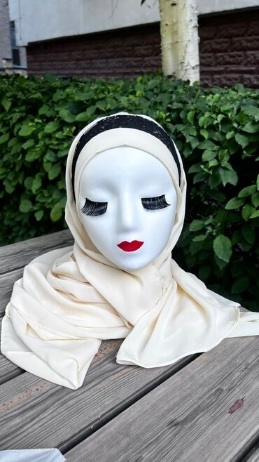 Шарфы, палантины: Изумрудно-зеленый хиджаб из легкой ткани. Украшен расшитой тесьмой — 14