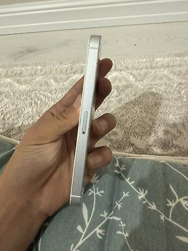 mac mini 4: IPhone 5, Б/у, Белый — 2