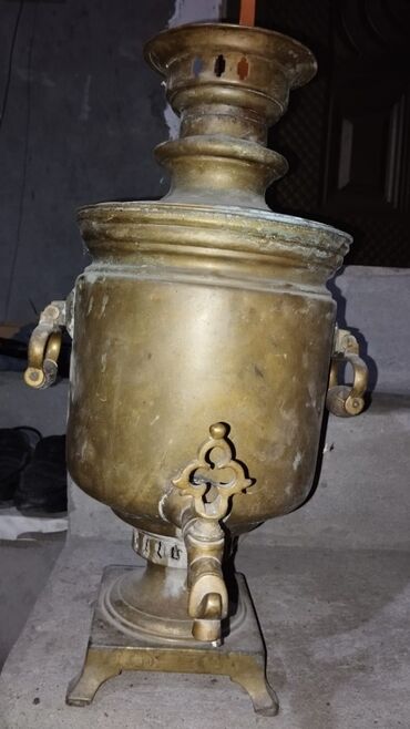 antik eşya: Qedimi samovar 7lt 3200m satilir.1898-ci il üzerinde de var ileri
