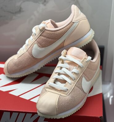 Кроссовки и спортивная обувь: Кроссовки, 37.5, Nike, Б/у, цвет - Розовый, Самовывоз at lalafo.kg Кроссовки и спортивная обувь: Кроссовки, 37.5, Nike, Б/у, цвет - Розовый, Самовывоз