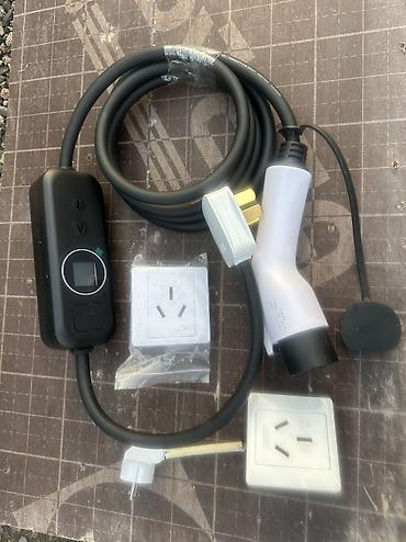 Зарядные устройства для электромобилей: Продается зарядное устройство для всех моделей электромобиля. Работают — 8