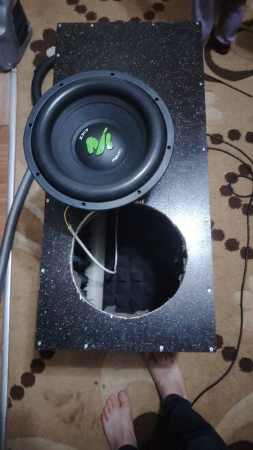 Motosiklet hissələri: SABWUFER MACHETA 1600 wat 800RMS idial vəziyyətdə qutu ilə bir yerdə