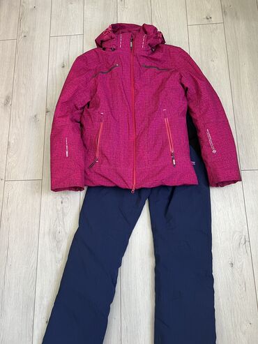 сноуборде: Куртка Для горнолыжного спорта, 44, 46 (M), С утеплителем, Внутренние и внешние карманы