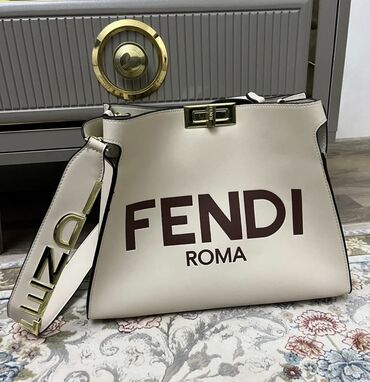 böyük ölçülü qadın tunikləri: Çiyin çantası, Fendi, Yeni