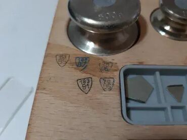 Ostali alati i mašine: Kalibracioni tegovi klase M1 (do 500grama) u drvenoj kutiji sa na lalafo.rs — 5 Ostali alati i mašine: Kalibracioni tegovi klase M1 (do 500grama) u drvenoj kutiji sa — 5