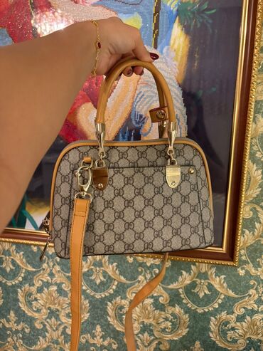 женские спортивные рюкзаки: Əl çantası, Guess, İşlənmiş