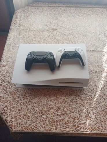 PS5 (Sony PlayStation 5): PlayStation 5 (disk yuvalı versiya) oyun konsolu super vezyetdi dir — 9