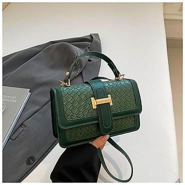 Клатчи: Белая женская сумка-клатч с геометрической стёжкой и декоративной — 8