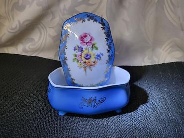 Satula Martinroda porcelan Nemacka iz 70ih godina. Porcelanska satula