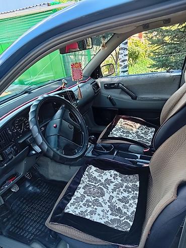 Volkswagen Passat: 1988 г., 1.8 л, Кол менен иштөөчү, Бензин, Универсал — 4