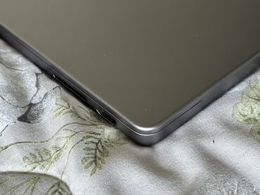 Apple: Apple M3, 8 GB OZU, 14 " — 7