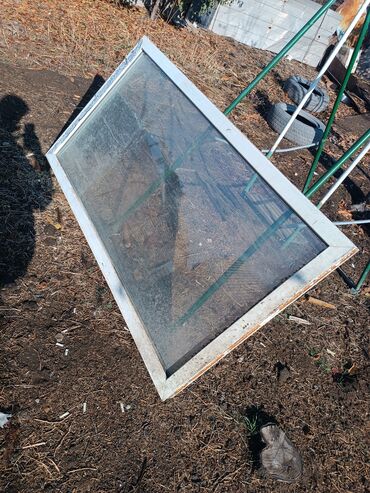 стеклянные блоки: Оконный блок с одинарным остеклением в прямоугольной раме