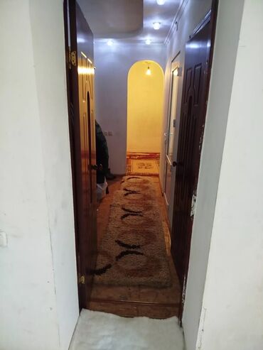 комната с подселением ошский рынок: СДАЮ С ПОДСЕЛЕНИЕМ.УЛИЦА КОМУНАРОВА121А