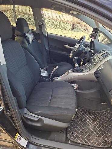 09 maşın: Toyota Auris: 1.4 l | 2007 il Hetçbek — 8