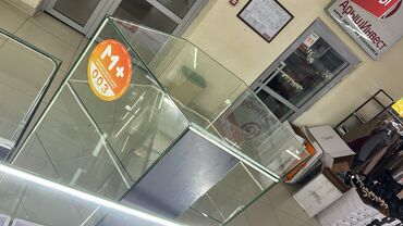 runx alex: Витрина Для телефонов и их аксессуаров, С зеркалом, 110 см * 147 см * 110 см, Б/у