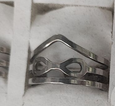 kačket sa ventilatorom: Prelep prsten sa znakom beskonačnost od hirurškog čelika