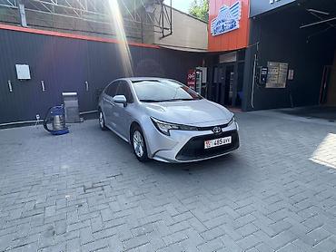 Toyota Corolla: 2020 г., 1.8 л, Вариатор, Гибрид, Седан