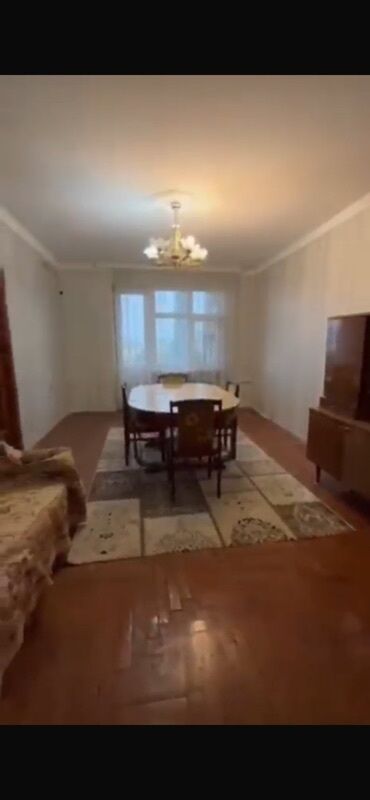 Otaqların uzunmüddətli kirayəsi: 🏡 Bakıxanovda geniş ev satılır Ünvan: Əhmədbəy Ağayev küçəsi 41/45 — 2