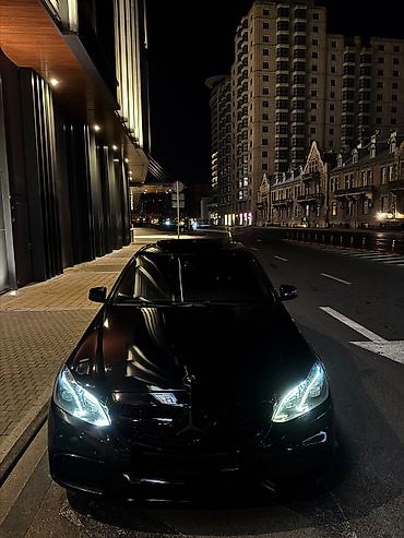mersedes guzgu: Mercedes-Benz E‑Class sedan – AMG paketli, qara rəngdə. Əsas — 6