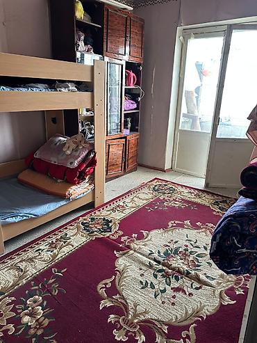 с жал: 3 комнаты, 55 м², 3 этаж, Старый ремонт — 1