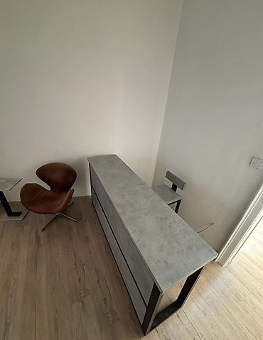 Kancelarijski setovi nameštaja: Cena uključuje: -Pult, stolica za pult -3 slike -3 velika štendera — 4