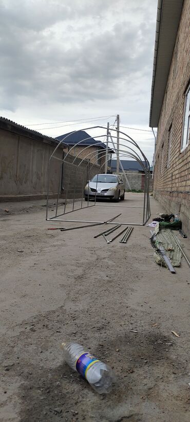 Теплицы: Прочный каркас для теплицы из металла. Конструкция состоит из арок — 13