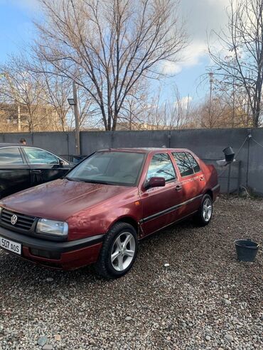 mazda demio старый кузов: Volkswagen Vento: 1993 г., 1.8 л, Механика, Бензин, Седан