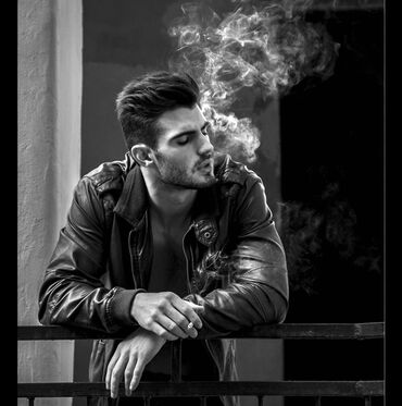 модель на маникюр: Требуются мастер мужской и универсаль