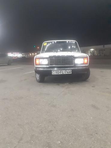 prado satisi: VAZ 2107, ağ rəng, sedan kuzov Xüsusiyyətlər: - Klassik Lada 2107 — 2