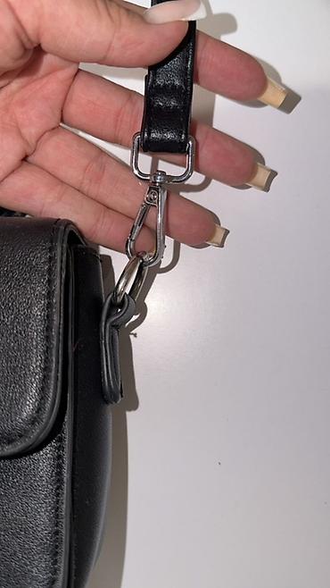 charles and keith: Классическая сумка, Материал: Экокожа, Застежка на магните, Женские, Б/у — 2