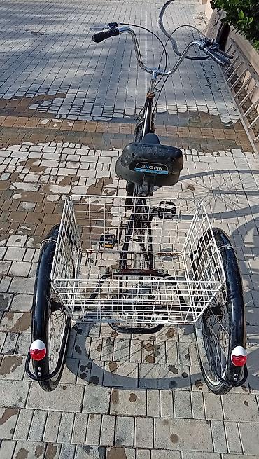 Üçtəkərli şəhər velosipedi - Konstruksiya: 1 ön, 2 arxa təkərli