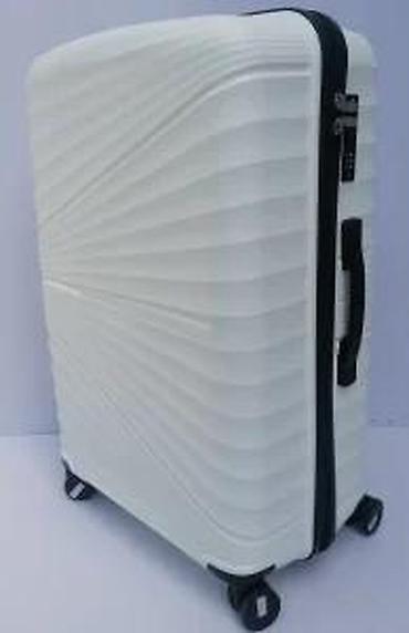 Putni koferi i torbe: === PART 1: TEXTUAL DESCRIPTION === Set od tri bela kofera sa tvrdim — 22