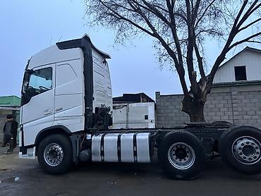 Тягачи: Тягач, Volvo, Без прицепа — 12