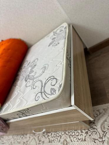 bunk bed: Односпальная кровать с выдвижными ящиками и матрасом. - Размер — 5