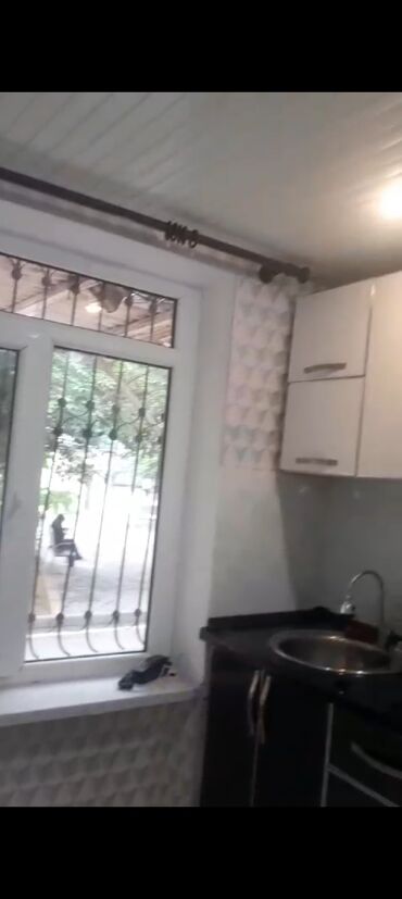 Uzunmüddətli kirayə mənzillər: Qara. Qarayevdə 145 məktəbə yaxın 1otaq kirayyə verilir 450azn ofis — 12