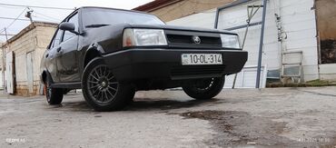 Tofas: Tofaş Şahin sedan – qara rəng, 4 qapı, arxa ötürücülü. Xüsusiyyətlər — 13